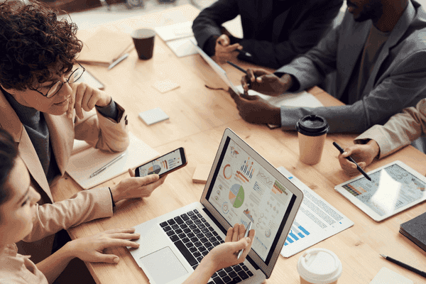 Os 4 melhores softwares de e-procurement para aprimorar sua gestão de fornecedores