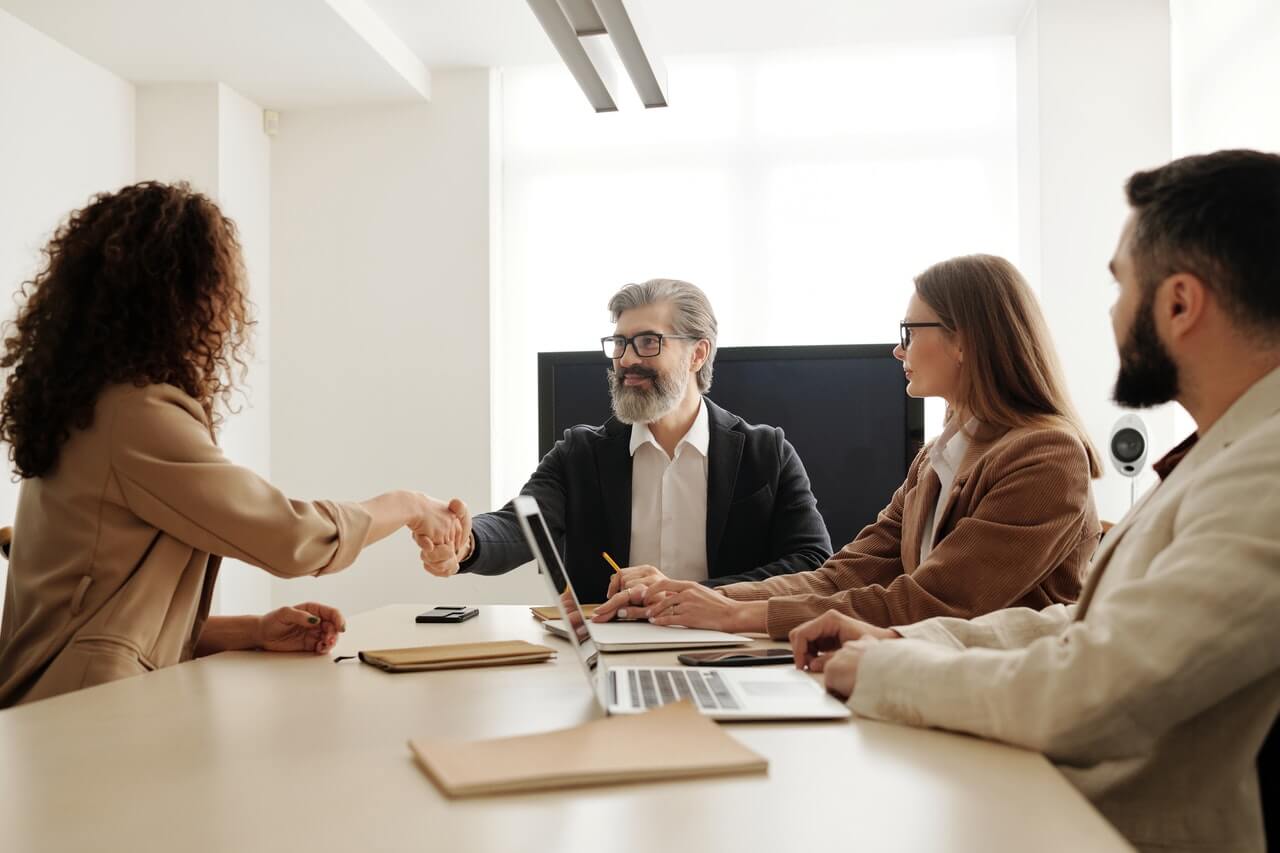 Quais são os riscos de terceirizar serviços da empresa? + 12 dicas para evitá-los