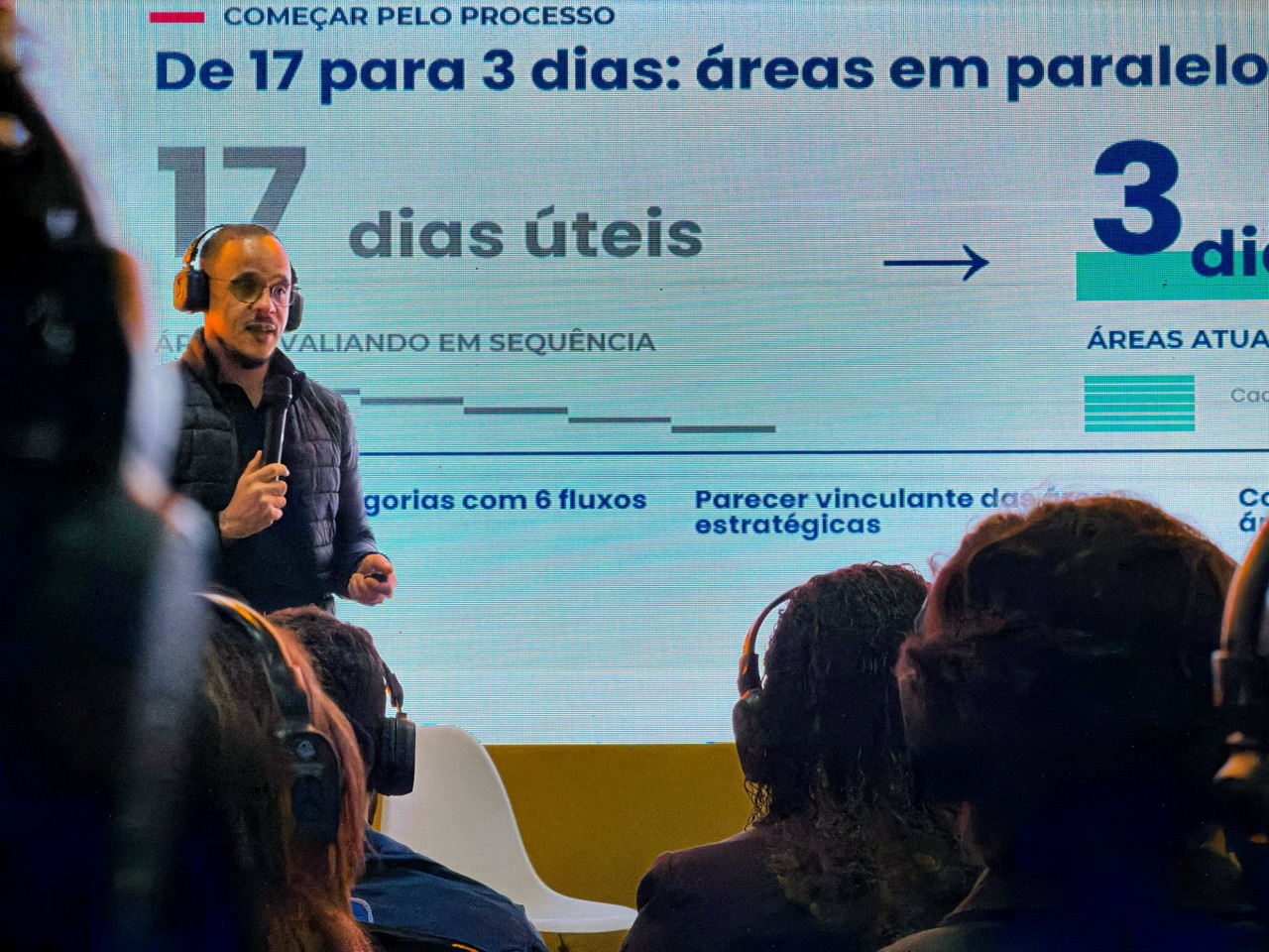 Jaderson Moura, da CNP Seguradora, no palco do 23º Fórum de Compras & Sourcing
